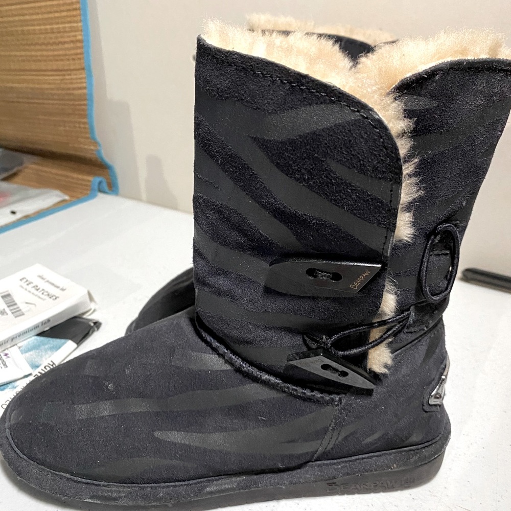 Bearpaw fur boots low top black